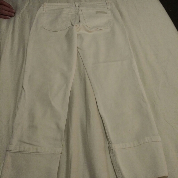 Joe's Jeans White Rolled Capri pants - Picture 4 of 5